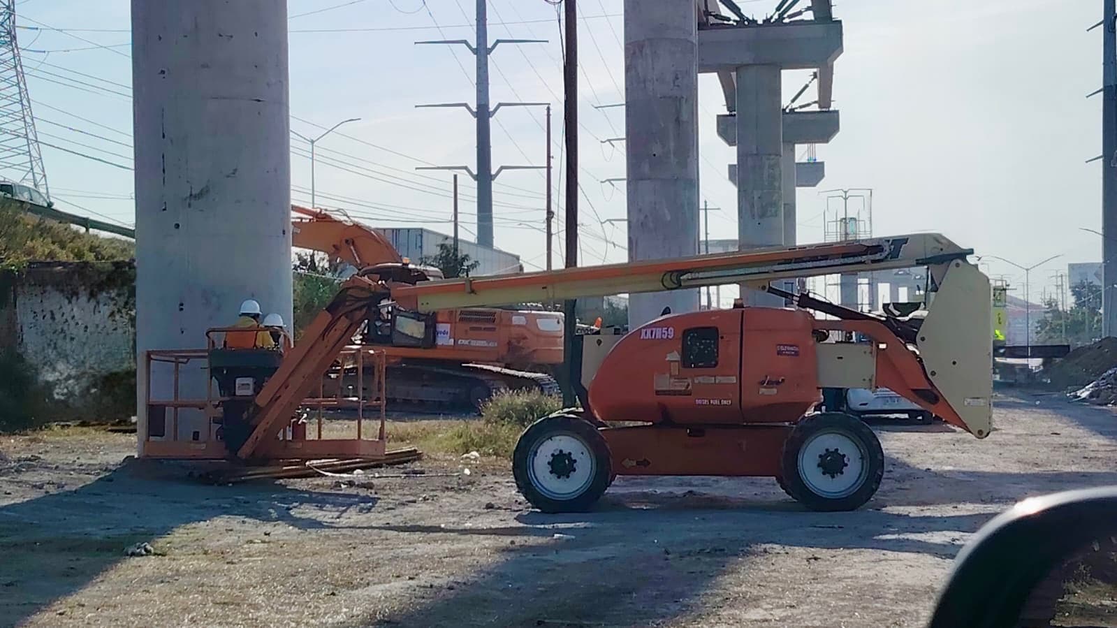 JLG 600AJ